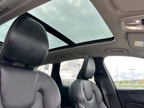 Used 2023 Volvo XC60 B5 Ultimate w/ Climate Package image 18