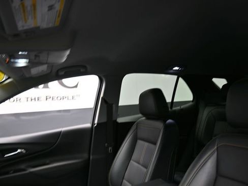 Used 2023 Chevrolet Equinox Premier image 17