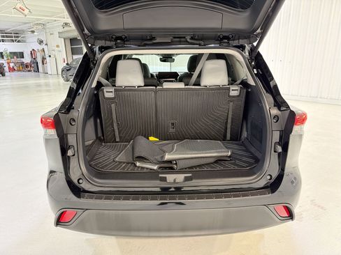 Used 2025 Toyota Highlander XLE image 29