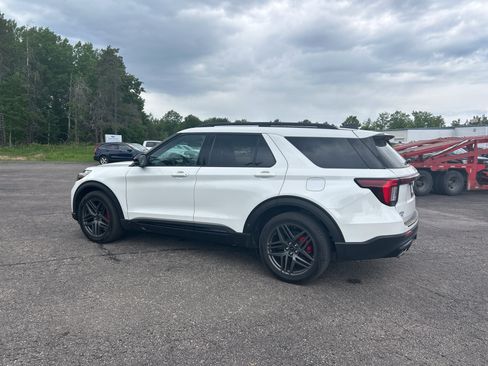 Used 2025 Ford Explorer ST AWD/4WD image 6