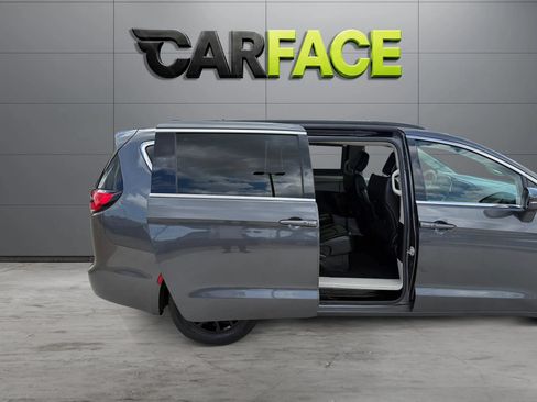 Used 2022 Chrysler Pacifica Touring-L FWD image 21