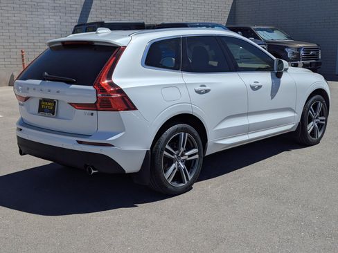 Used 2021 Volvo XC60 T5 Momentum w/ Advanced Package AWD/4WD image 2