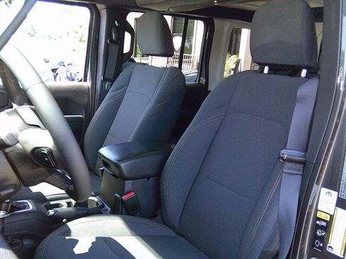 Used 2024 Jeep Wrangler Unlimited AWD/4WD image 13