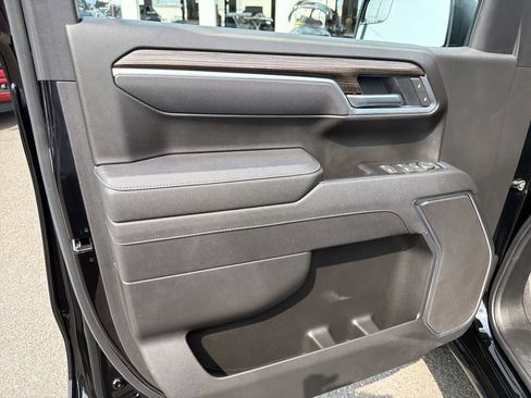 Used 2025 Chevrolet Silverado 1500 LT AWD/4WD image 10