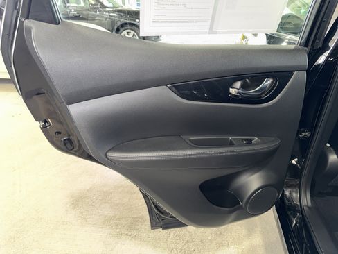 Used 2017 Nissan Rogue Sport SL w/ SL Premium Package image 15