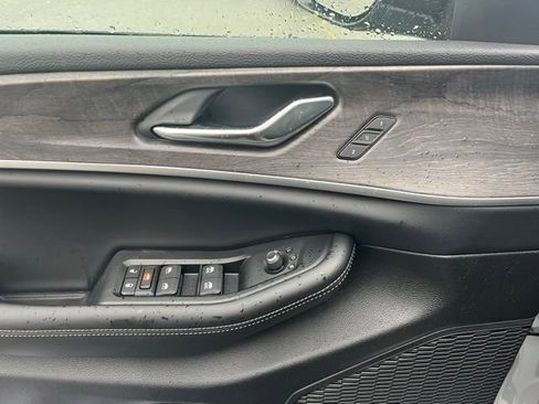 New 2025 Jeep Grand Cherokee L Limited w/ Black Appearance Package image 15