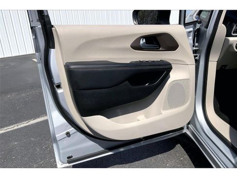 Used 2023 Chrysler Voyager LX FWD image 21