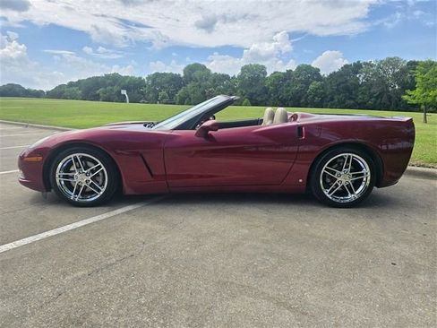 Used 2007 Chevrolet Corvette Convertible w/ Preferred Equipment Group RWD image 17