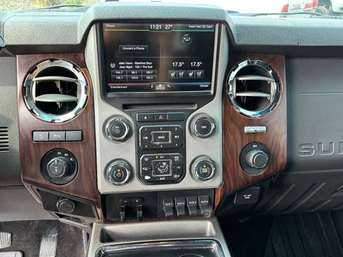 Used 2014 Ford F250 Lariat w/ Lariat Ultimate Package AWD/4WD image 19
