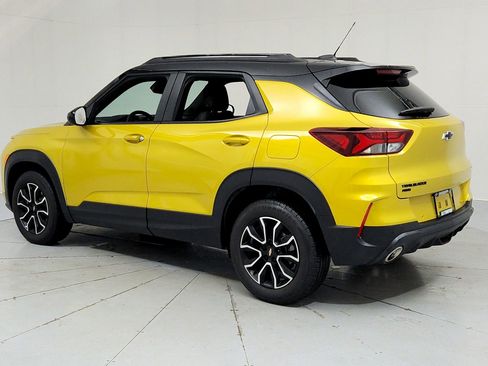 Certified 2023 Chevrolet TrailBlazer RS w/ Sun and Liftgate Package AWD/4WD image 3