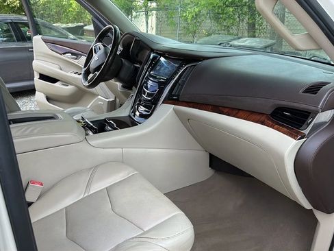 Used 2015 Cadillac Escalade ESV Luxury AWD/4WD image 42