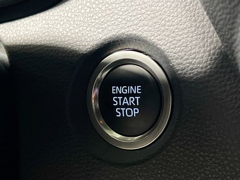 Used 2025 Toyota Corolla SE image 24