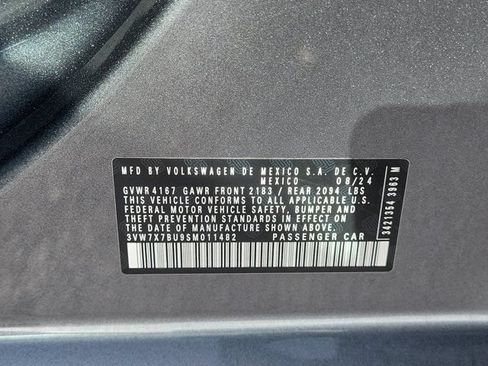 Certified 2025 Volkswagen Jetta SE w/ Sunroof Package FWD image 32