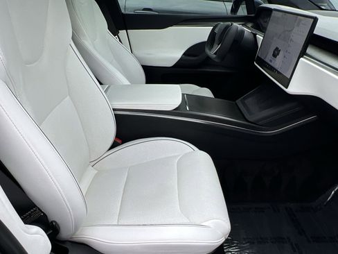 Used 2023 Tesla Model X Plaid image 25