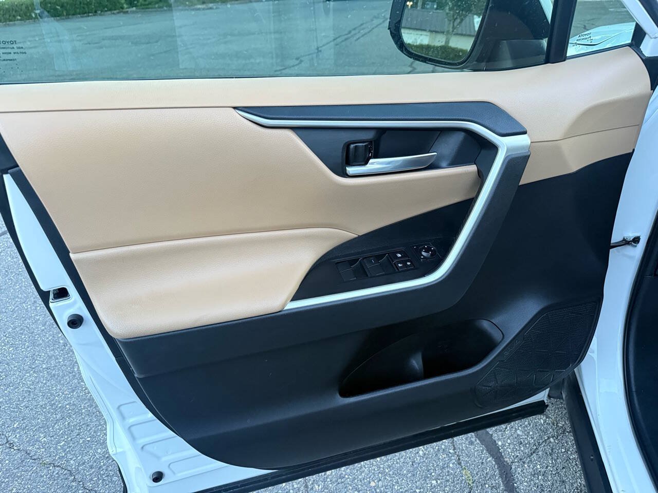 Used 2021 Toyota RAV4 XLE FWD image 40