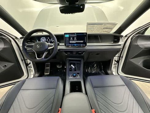 New 2026 Volkswagen Tiguan SE R-Line image 19