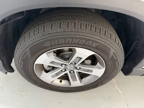 Used 2025 Honda Pilot EX-L image 6