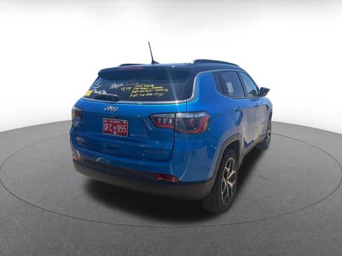 Used 2025 Jeep Compass Limited AWD/4WD image 5