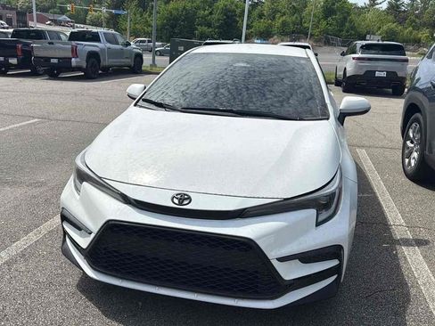 Used 2023 Toyota Corolla SE FWD image 2