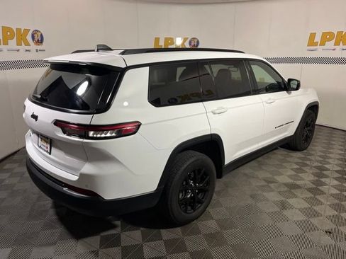 Used 2024 Jeep Grand Cherokee L Altitude AWD/4WD image 3