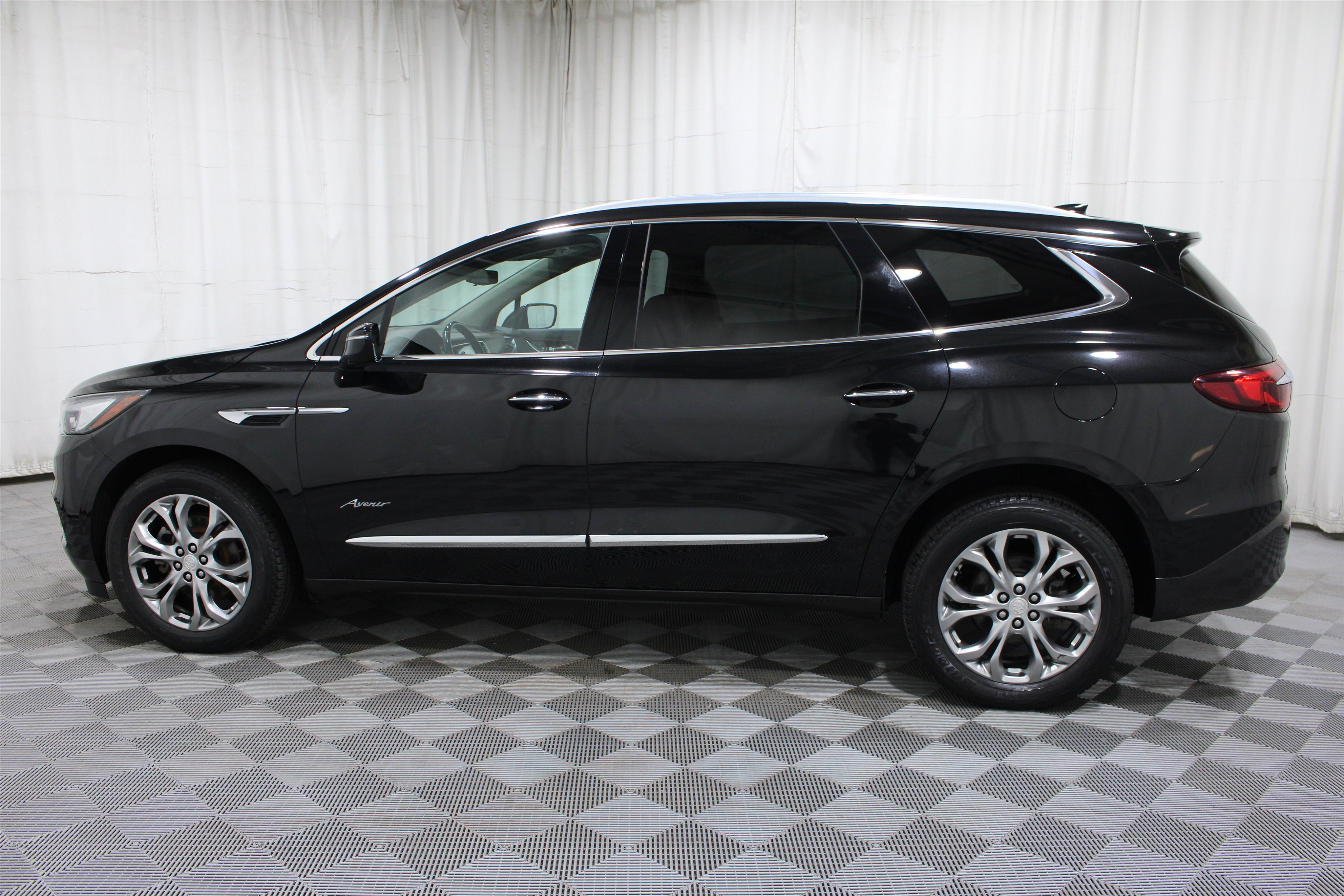 Used 2018 Buick Enclave Avenir w/ Avenir Technology Package AWD/4WD image 37