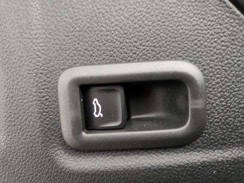 New 2026 Volkswagen Tiguan SEL R-Line image 11