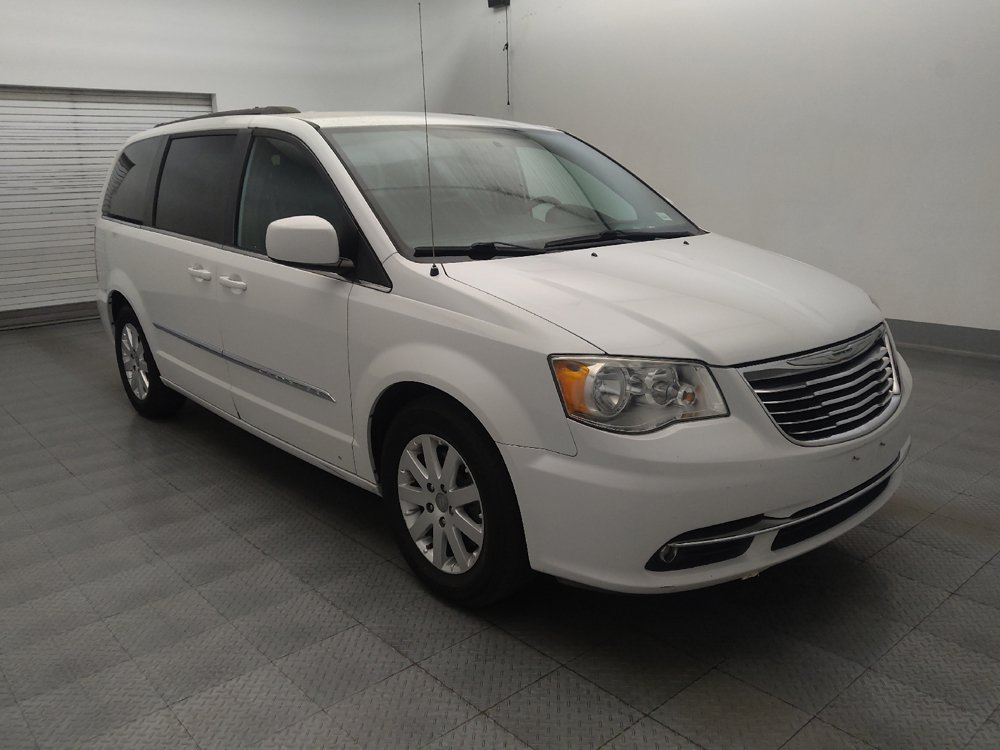 Used 2016 Chrysler Town & Country Touring FWD image 13