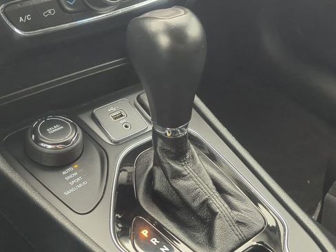 Used 2023 Jeep Cherokee Altitude Lux image 21