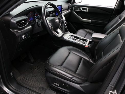Used 2022 Ford Explorer XLT w/ Equipment Group 202A image 10