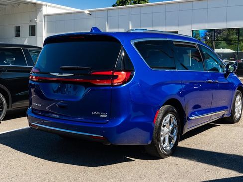 Used 2021 Chrysler Pacifica Limited AWD/4WD image 6