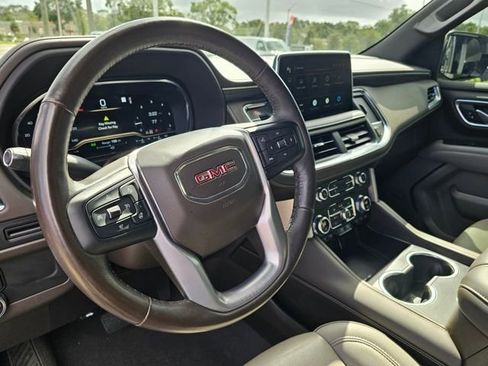 Used 2022 GMC Yukon SLT w/ SLT Premium Package image 17
