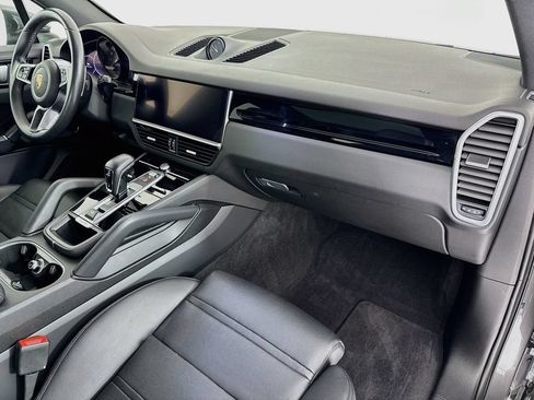 Certified 2023 Porsche Cayenne AWD/4WD image 30