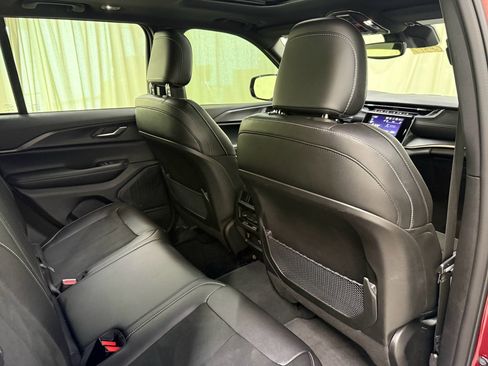 Used 2024 Jeep Grand Cherokee Altitude image 24