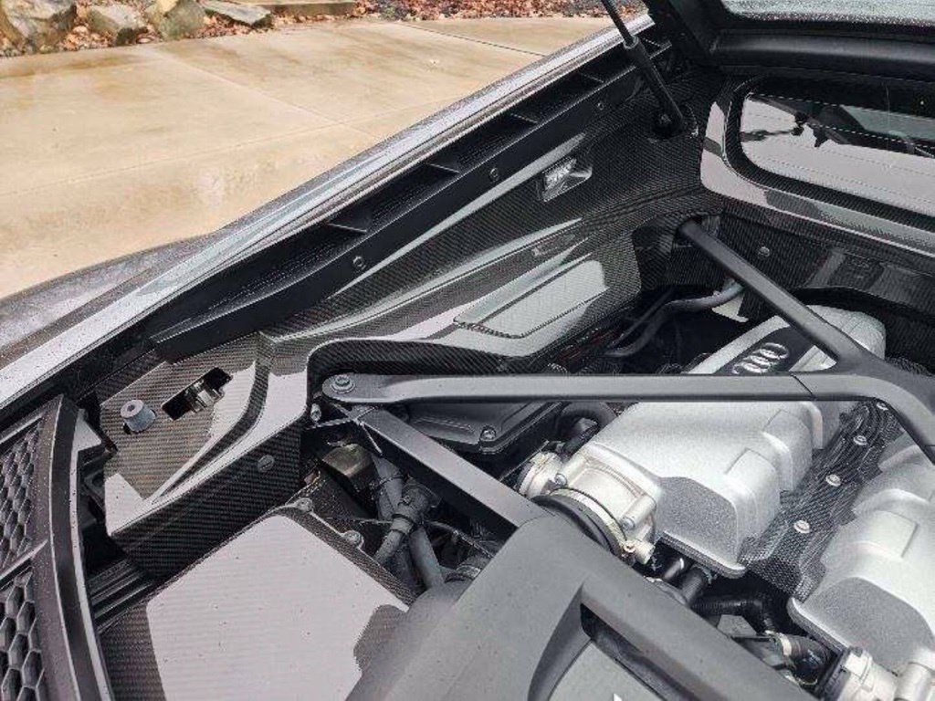 Used 2017 Audi R8 V10 w/ Carbon Exterior Package AWD/4WD image 28