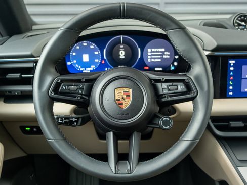 Certified 2025 Porsche Macan Electric image 6