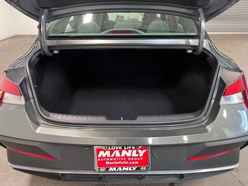 Used 2024 Hyundai Elantra SEL image 16