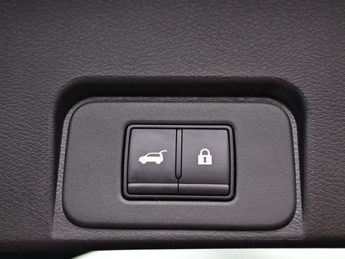 Used 2025 Nissan Rogue SV AWD/4WD image 23