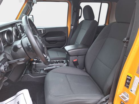 Used 2021 Jeep Gladiator Willys image 14