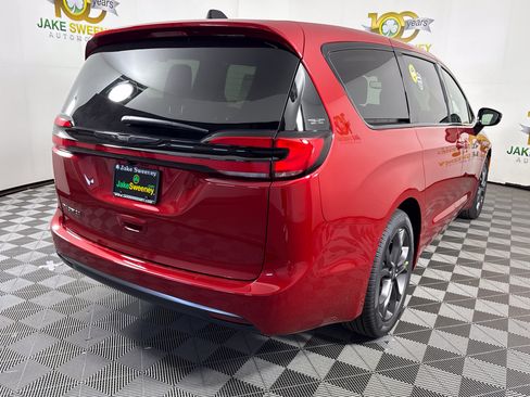 New 2026 Chrysler Pacifica Select FWD image 10