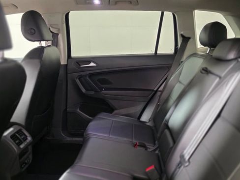 Used 2019 Volkswagen Tiguan SE w/ Panoramic Sunroof Package image 26