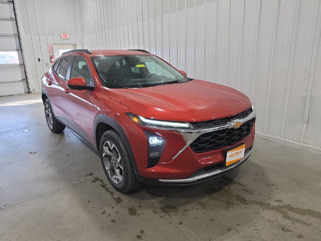 Used 2024 Chevrolet Trax LT w/ Driver Confidence Package FWD image 2