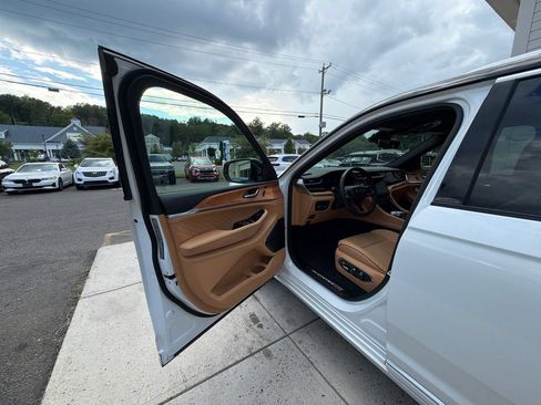 Used 2022 Jeep Grand Cherokee Summit AWD/4WD image 12
