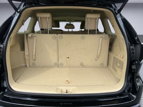 Used 2016 Toyota Highlander Plus AWD/4WD image 8