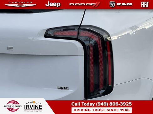Used 2024 Kia Telluride SX Prestige image 9