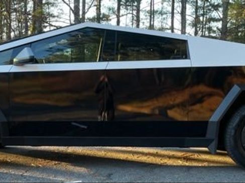 Used 2025 Tesla Cybertruck AWD Crew Cab image 4
