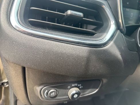 Used 2024 Chevrolet Equinox LT FWD image 9