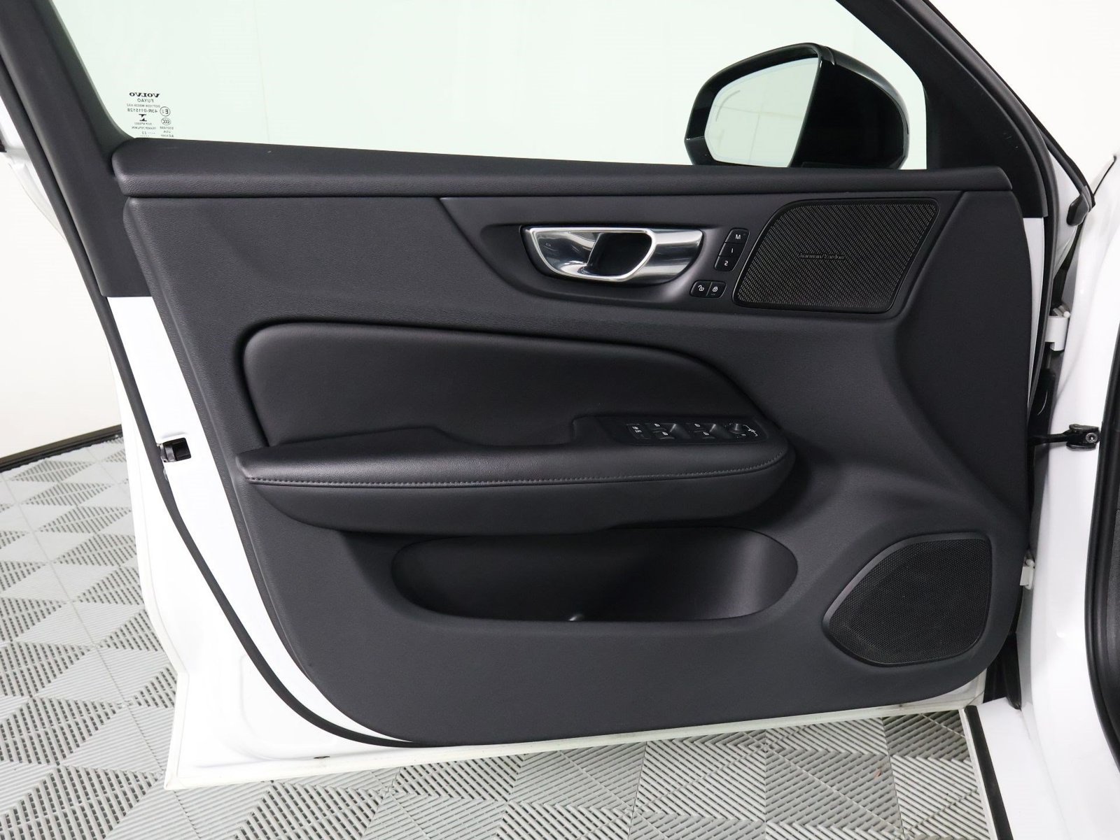 Certified 2023 Volvo S60 B5 Plus w/ Climate Package FWD image 17