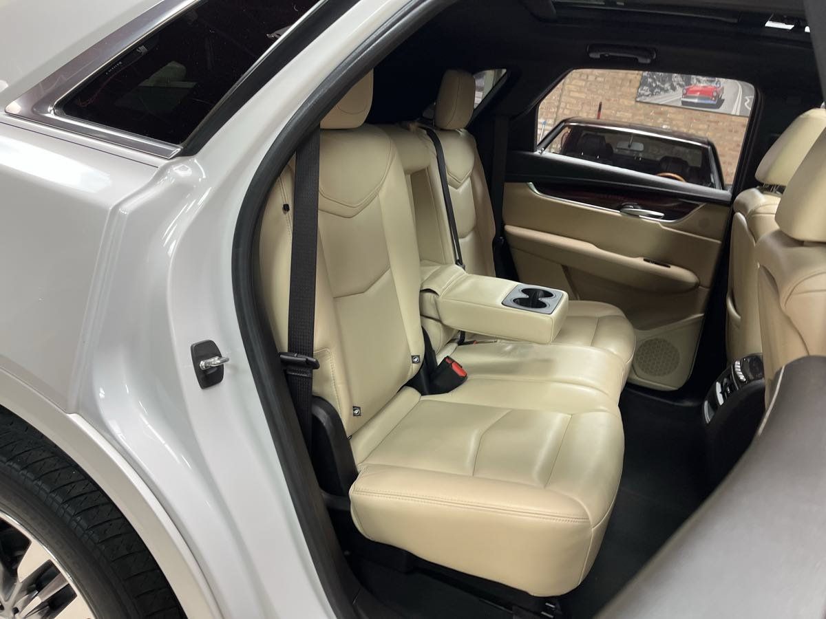 Used 2018 Cadillac XT5 Premium Luxury w/ LPO, Wheel Lock Package AWD/4WD image 25