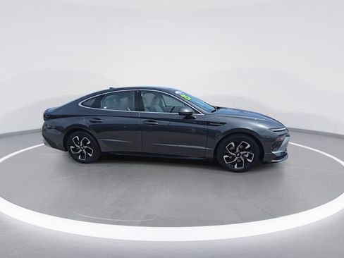 Certified 2025 Hyundai Sonata SEL AWD/4WD image 9