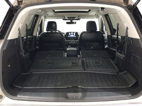 Used 2024 Nissan Pathfinder Platinum image 36